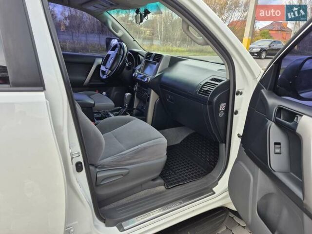 Білий Тойота Ленд Крузер Прадо, об'ємом двигуна 3 л та пробігом 266 тис. км за 23900 $, фото 14 на Automoto.ua