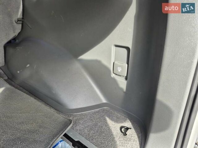 Білий Тойота Ленд Крузер Прадо, об'ємом двигуна 3 л та пробігом 266 тис. км за 23900 $, фото 13 на Automoto.ua