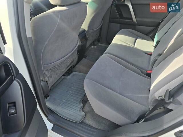 Білий Тойота Ленд Крузер Прадо, об'ємом двигуна 2.69 л та пробігом 108 тис. км за 25000 $, фото 13 на Automoto.ua