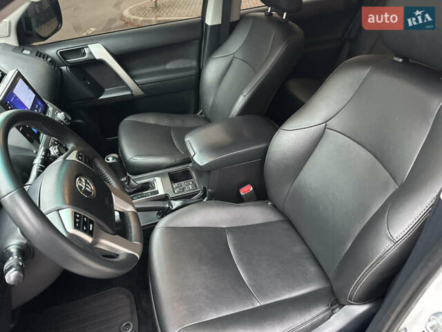 Білий Тойота Ленд Крузер Прадо, об'ємом двигуна 3 л та пробігом 291 тис. км за 27400 $, фото 25 на Automoto.ua