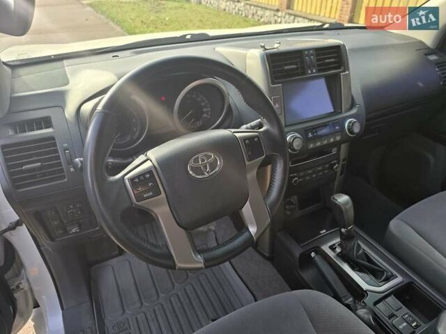 Білий Тойота Ленд Крузер Прадо, об'ємом двигуна 2.69 л та пробігом 108 тис. км за 25000 $, фото 6 на Automoto.ua