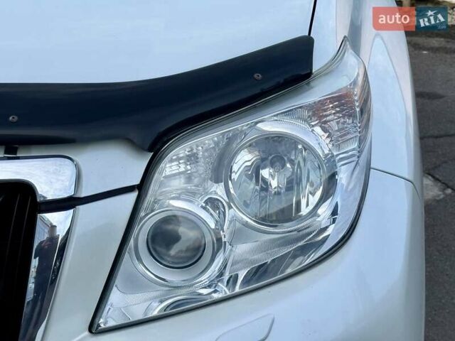 Белый Тойота Ленд Крузер Прадо, объемом двигателя 3 л и пробегом 267 тыс. км за 23500 $, фото 26 на Automoto.ua