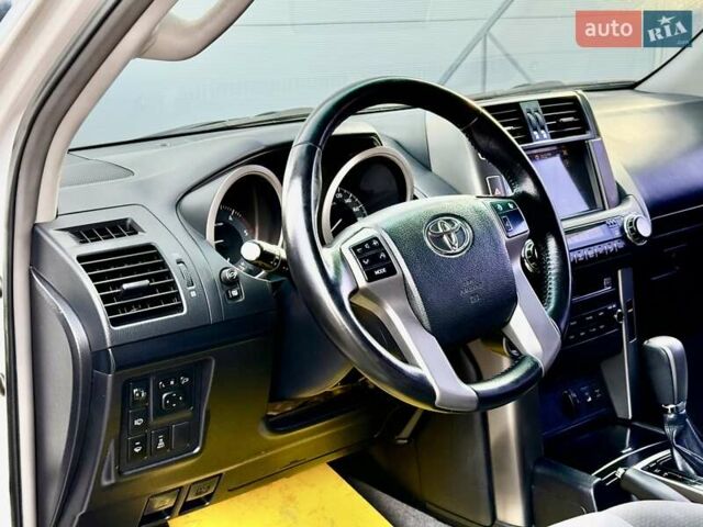 Белый Тойота Ленд Крузер Прадо, объемом двигателя 3 л и пробегом 267 тыс. км за 23500 $, фото 32 на Automoto.ua