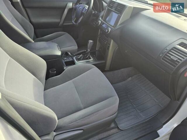 Білий Тойота Ленд Крузер Прадо, об'ємом двигуна 2.69 л та пробігом 108 тис. км за 25000 $, фото 12 на Automoto.ua