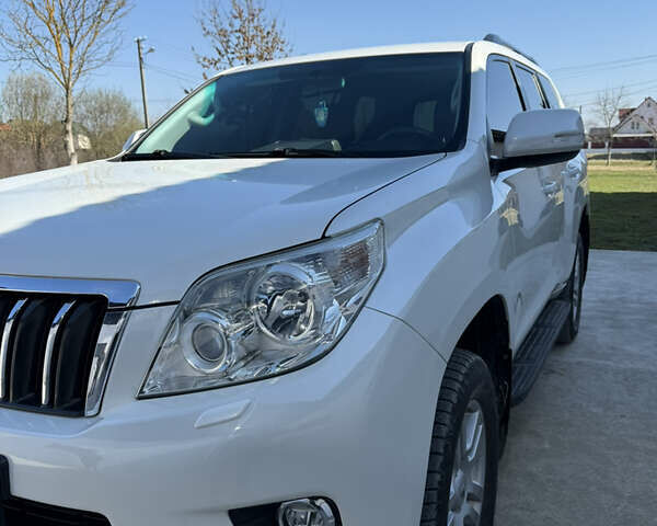 Белый Тойота Ленд Крузер Прадо, объемом двигателя 3 л и пробегом 267 тыс. км за 24500 $, фото 1 на Automoto.ua