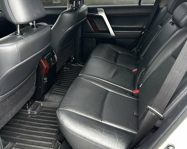 Белый Тойота Ленд Крузер Прадо, объемом двигателя 3 л и пробегом 148 тыс. км за 27500 $, фото 25 на Automoto.ua