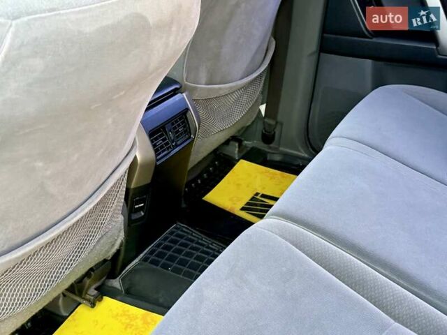 Белый Тойота Ленд Крузер Прадо, объемом двигателя 3 л и пробегом 267 тыс. км за 23500 $, фото 56 на Automoto.ua