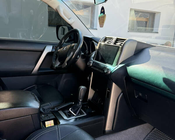 Белый Тойота Ленд Крузер Прадо, объемом двигателя 3 л и пробегом 267 тыс. км за 24500 $, фото 9 на Automoto.ua