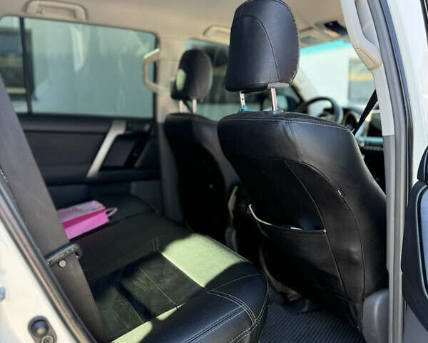 Белый Тойота Ленд Крузер Прадо, объемом двигателя 3 л и пробегом 267 тыс. км за 24500 $, фото 10 на Automoto.ua