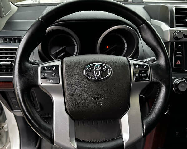 Белый Тойота Ленд Крузер Прадо, объемом двигателя 3 л и пробегом 148 тыс. км за 27500 $, фото 21 на Automoto.ua