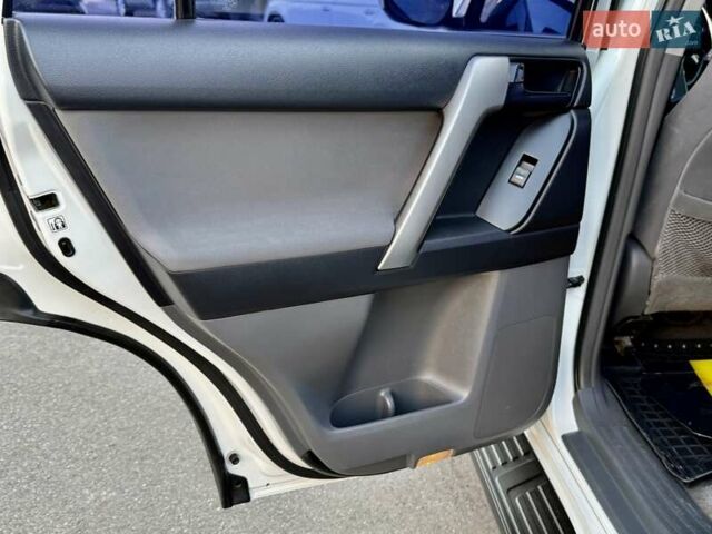 Белый Тойота Ленд Крузер Прадо, объемом двигателя 3 л и пробегом 267 тыс. км за 23500 $, фото 58 на Automoto.ua