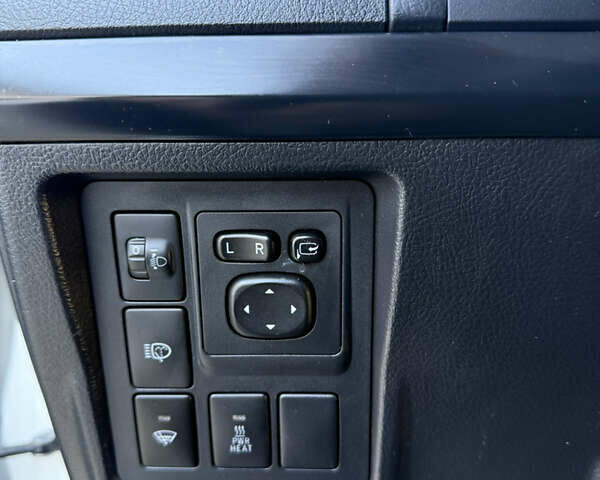 Белый Тойота Ленд Крузер Прадо, объемом двигателя 3 л и пробегом 267 тыс. км за 24000 $, фото 16 на Automoto.ua