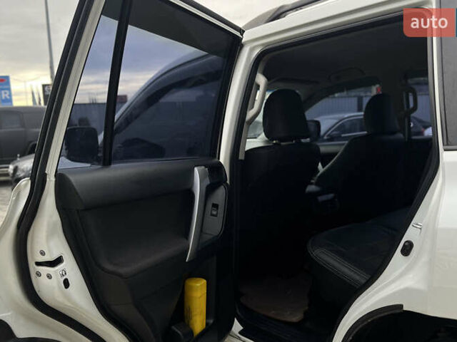 Тойота Ленд Крузер Прадо 2014 в Мукачеве на Automoto.ua Белый Тойота Ленд Крузер Прадо, объемом двигателя 2.98 л и пробегом 173 тыс. км за 31150 $, фото 23 на Automoto.ua