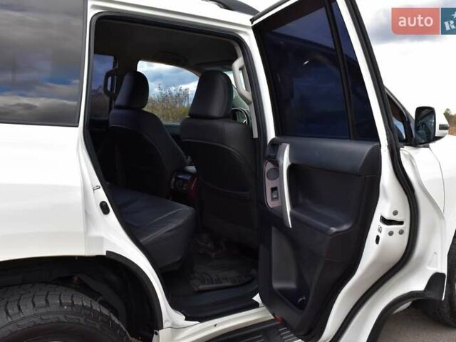 Белый Тойота Ленд Крузер Прадо, объемом двигателя 3 л и пробегом 231 тыс. км за 31700 $, фото 71 на Automoto.ua