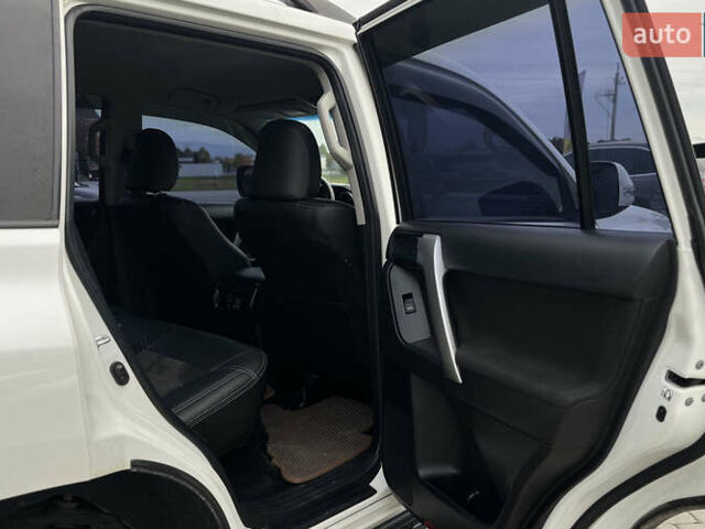 Тойота Ленд Крузер Прадо 2014 в Мукачеве на Automoto.ua Белый Тойота Ленд Крузер Прадо, объемом двигателя 2.98 л и пробегом 173 тыс. км за 31150 $, фото 22 на Automoto.ua