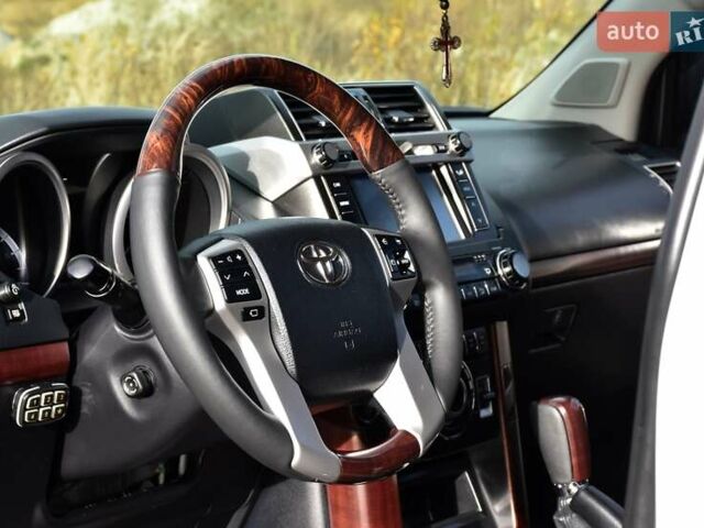 Белый Тойота Ленд Крузер Прадо, объемом двигателя 3 л и пробегом 231 тыс. км за 31700 $, фото 51 на Automoto.ua