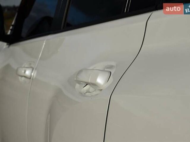 Белый Тойота Ленд Крузер Прадо, объемом двигателя 3 л и пробегом 231 тыс. км за 31700 $, фото 31 на Automoto.ua