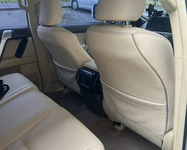 Белый Тойота Ленд Крузер Прадо, объемом двигателя 2.69 л и пробегом 130 тыс. км за 24000 $, фото 4 на Automoto.ua