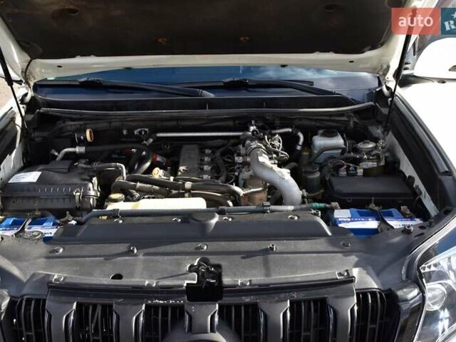 Белый Тойота Ленд Крузер Прадо, объемом двигателя 3 л и пробегом 231 тыс. км за 31700 $, фото 78 на Automoto.ua