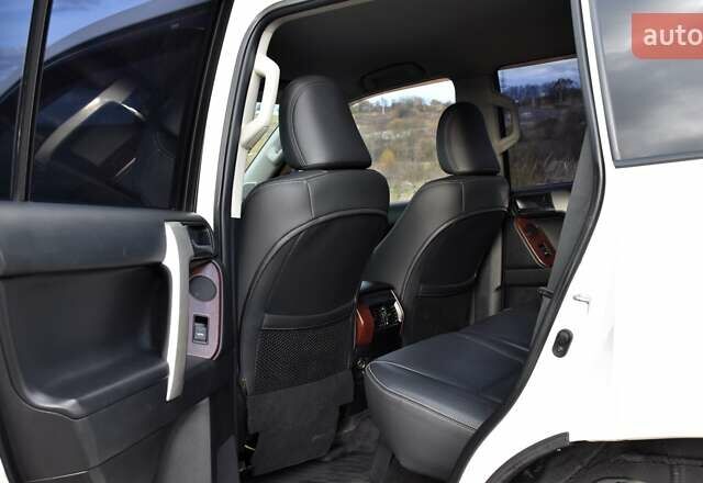 Белый Тойота Ленд Крузер Прадо, объемом двигателя 3 л и пробегом 231 тыс. км за 31700 $, фото 74 на Automoto.ua