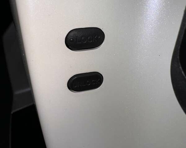 Белый Тойота Ленд Крузер Прадо, объемом двигателя 2.98 л и пробегом 112 тыс. км за 31900 $, фото 47 на Automoto.ua