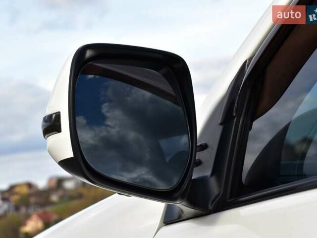 Белый Тойота Ленд Крузер Прадо, объемом двигателя 3 л и пробегом 231 тыс. км за 31700 $, фото 26 на Automoto.ua