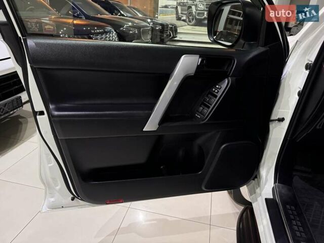 Белый Тойота Ленд Крузер Прадо, объемом двигателя 2.98 л и пробегом 112 тыс. км за 31900 $, фото 57 на Automoto.ua