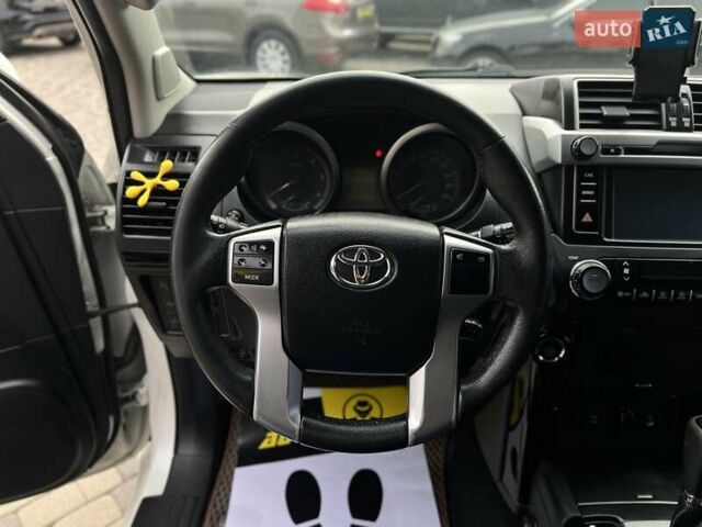 Тойота Ленд Крузер Прадо 2014 в Мукачеве на Automoto.ua Белый Тойота Ленд Крузер Прадо, объемом двигателя 2.98 л и пробегом 173 тыс. км за 31150 $, фото 15 на Automoto.ua