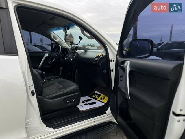 Тойота Ленд Крузер Прадо 2014 в Мукачеве на Automoto.ua Белый Тойота Ленд Крузер Прадо, объемом двигателя 2.98 л и пробегом 173 тыс. км за 31150 $, фото 20 на Automoto.ua