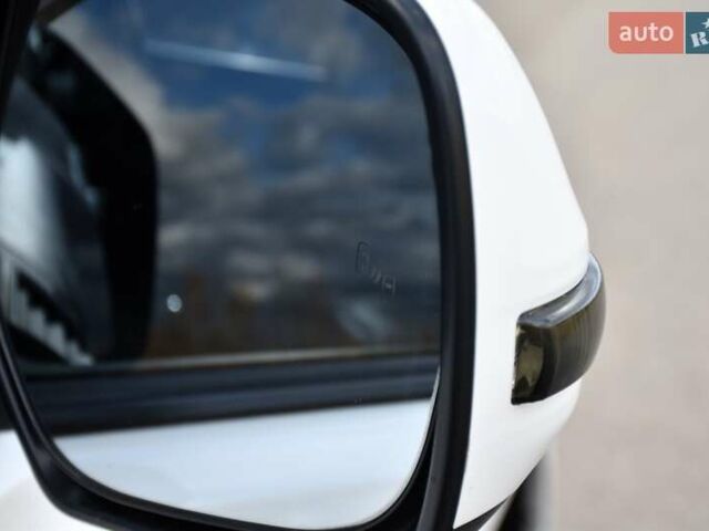 Белый Тойота Ленд Крузер Прадо, объемом двигателя 3 л и пробегом 231 тыс. км за 31700 $, фото 41 на Automoto.ua