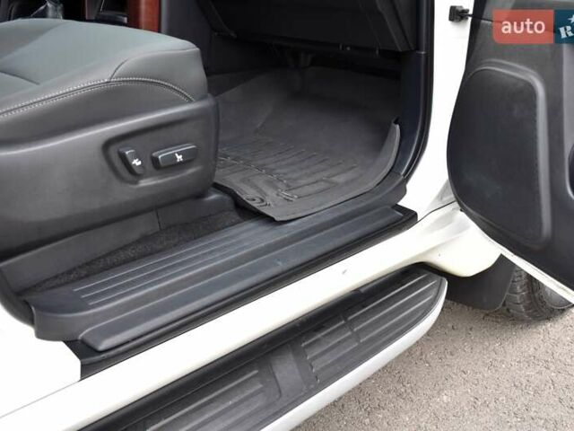 Белый Тойота Ленд Крузер Прадо, объемом двигателя 3 л и пробегом 231 тыс. км за 31700 $, фото 68 на Automoto.ua