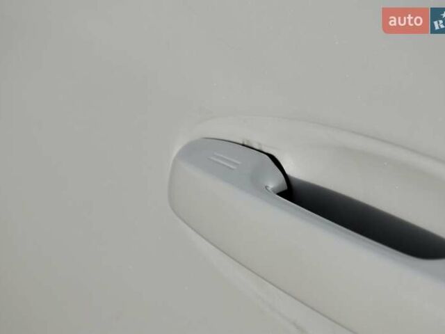 Белый Тойота Ленд Крузер Прадо, объемом двигателя 3 л и пробегом 231 тыс. км за 31700 $, фото 28 на Automoto.ua