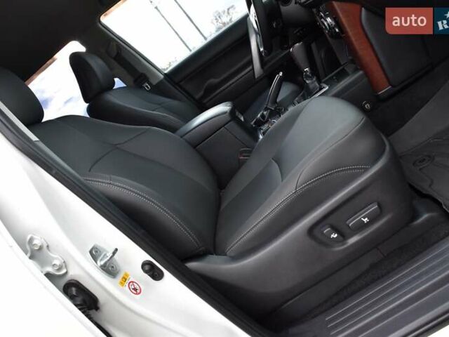 Белый Тойота Ленд Крузер Прадо, объемом двигателя 3 л и пробегом 231 тыс. км за 31700 $, фото 67 на Automoto.ua