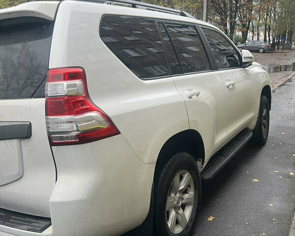 Белый Тойота Ленд Крузер Прадо, объемом двигателя 2.69 л и пробегом 130 тыс. км за 24000 $, фото 1 на Automoto.ua