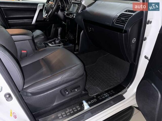 Белый Тойота Ленд Крузер Прадо, объемом двигателя 2.98 л и пробегом 112 тыс. км за 31900 $, фото 97 на Automoto.ua