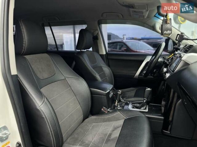Тойота Ленд Крузер Прадо 2014 в Мукачеве на Automoto.ua Белый Тойота Ленд Крузер Прадо, объемом двигателя 2.98 л и пробегом 173 тыс. км за 31150 $, фото 10 на Automoto.ua