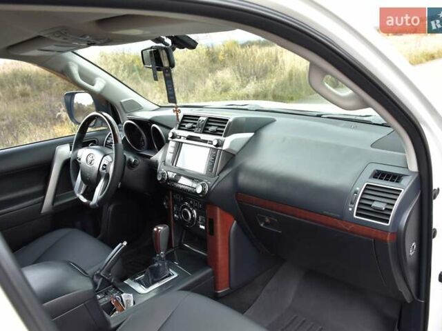 Белый Тойота Ленд Крузер Прадо, объемом двигателя 3 л и пробегом 231 тыс. км за 31700 $, фото 69 на Automoto.ua