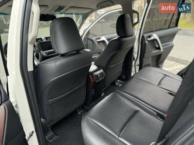 Белый Тойота Ленд Крузер Прадо, объемом двигателя 2.8 л и пробегом 280 тыс. км за 26999 $, фото 59 на Automoto.ua