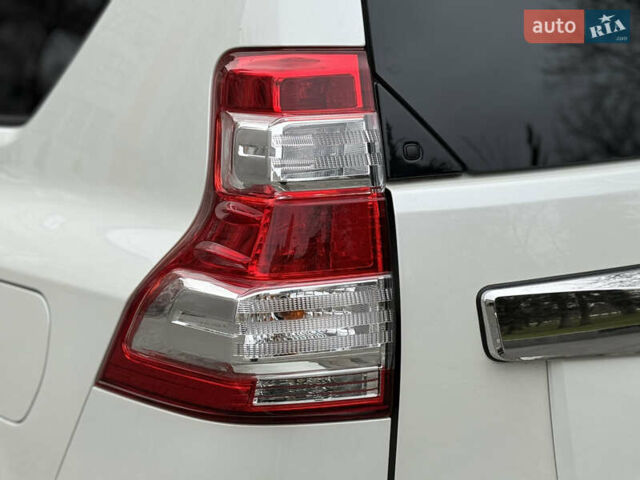 Белый Тойота Ленд Крузер Прадо, объемом двигателя 2.8 л и пробегом 280 тыс. км за 26999 $, фото 44 на Automoto.ua