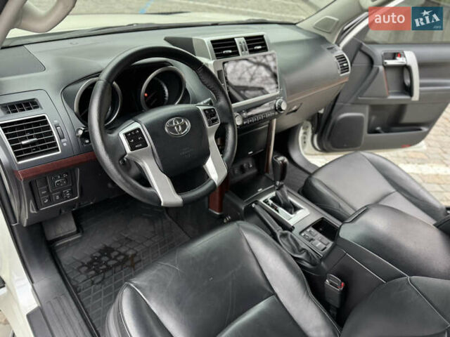 Белый Тойота Ленд Крузер Прадо, объемом двигателя 2.8 л и пробегом 280 тыс. км за 26999 $, фото 51 на Automoto.ua