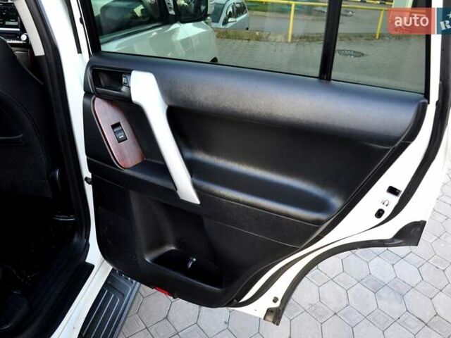 Білий Тойота Ленд Крузер Прадо, об'ємом двигуна 2.7 л та пробігом 145 тис. км за 25500 $, фото 28 на Automoto.ua