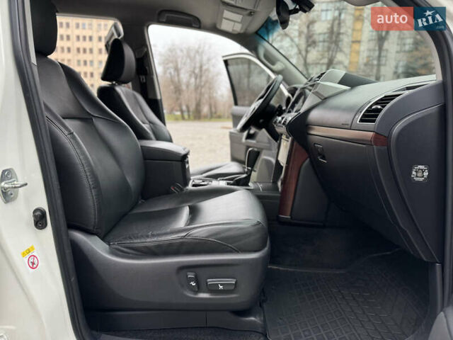 Белый Тойота Ленд Крузер Прадо, объемом двигателя 2.8 л и пробегом 280 тыс. км за 26999 $, фото 65 на Automoto.ua