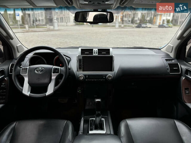 Белый Тойота Ленд Крузер Прадо, объемом двигателя 2.8 л и пробегом 280 тыс. км за 26999 $, фото 70 на Automoto.ua