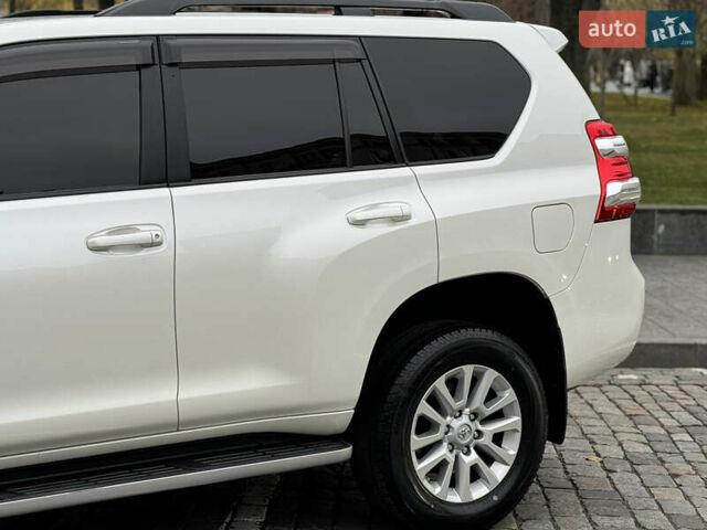 Белый Тойота Ленд Крузер Прадо, объемом двигателя 2.8 л и пробегом 280 тыс. км за 26999 $, фото 27 на Automoto.ua
