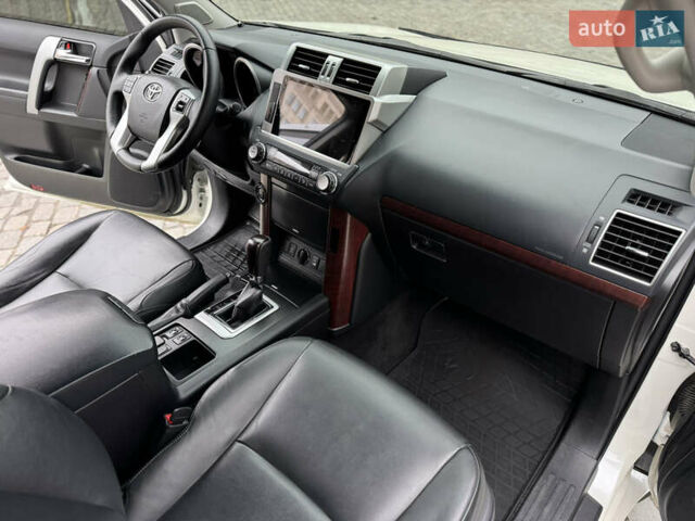 Белый Тойота Ленд Крузер Прадо, объемом двигателя 2.8 л и пробегом 280 тыс. км за 26999 $, фото 66 на Automoto.ua