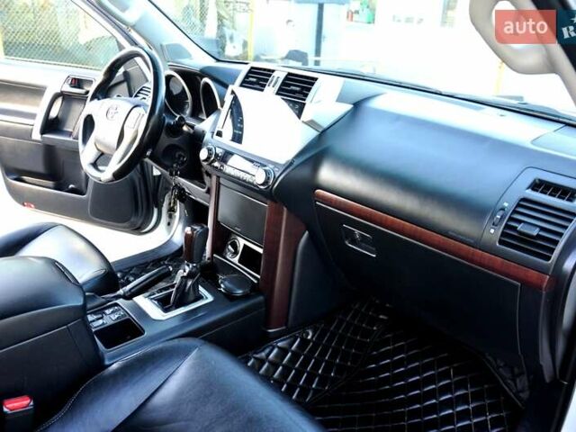 Білий Тойота Ленд Крузер Прадо, об'ємом двигуна 2.7 л та пробігом 145 тис. км за 25500 $, фото 32 на Automoto.ua