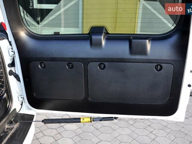 Білий Тойота Ленд Крузер Прадо, об'ємом двигуна 2.7 л та пробігом 145 тис. км за 25500 $, фото 26 на Automoto.ua