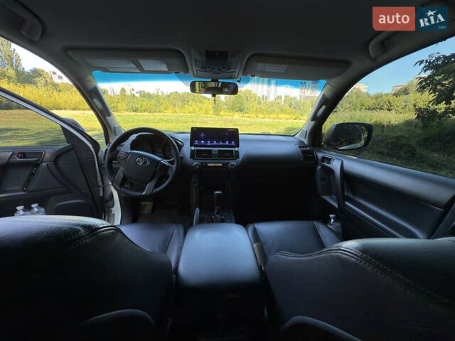 Белый Тойота Ленд Крузер Прадо, объемом двигателя 2.76 л и пробегом 161 тыс. км за 31900 $, фото 9 на Automoto.ua