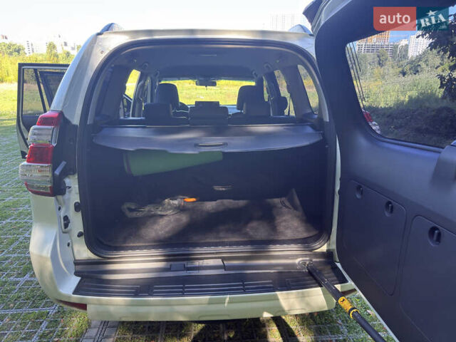 Белый Тойота Ленд Крузер Прадо, объемом двигателя 2.76 л и пробегом 161 тыс. км за 31900 $, фото 14 на Automoto.ua