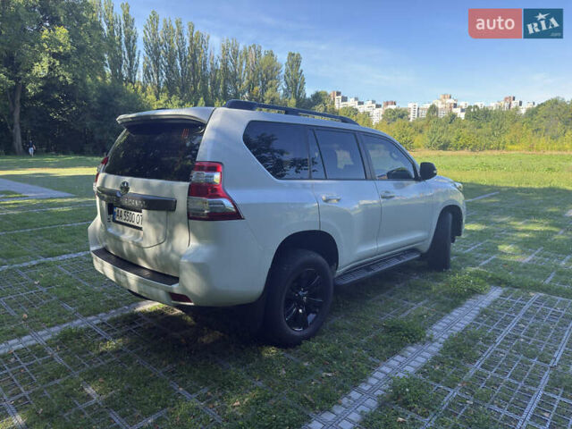 Белый Тойота Ленд Крузер Прадо, объемом двигателя 2.76 л и пробегом 161 тыс. км за 31900 $, фото 3 на Automoto.ua